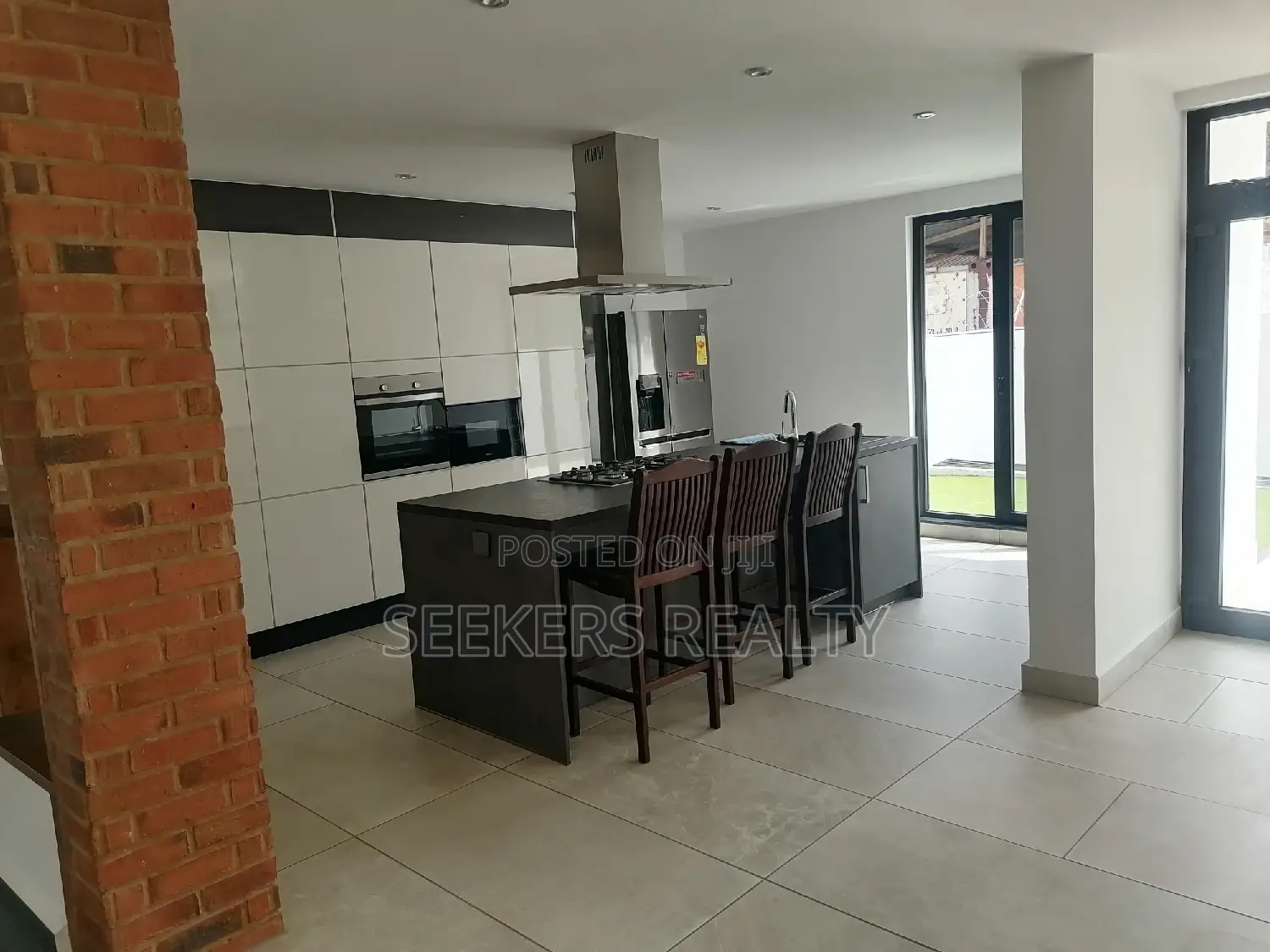 5bdrm Townhouse/Terrace in Seekers Realty, Cantonments for Sale in Cantonments