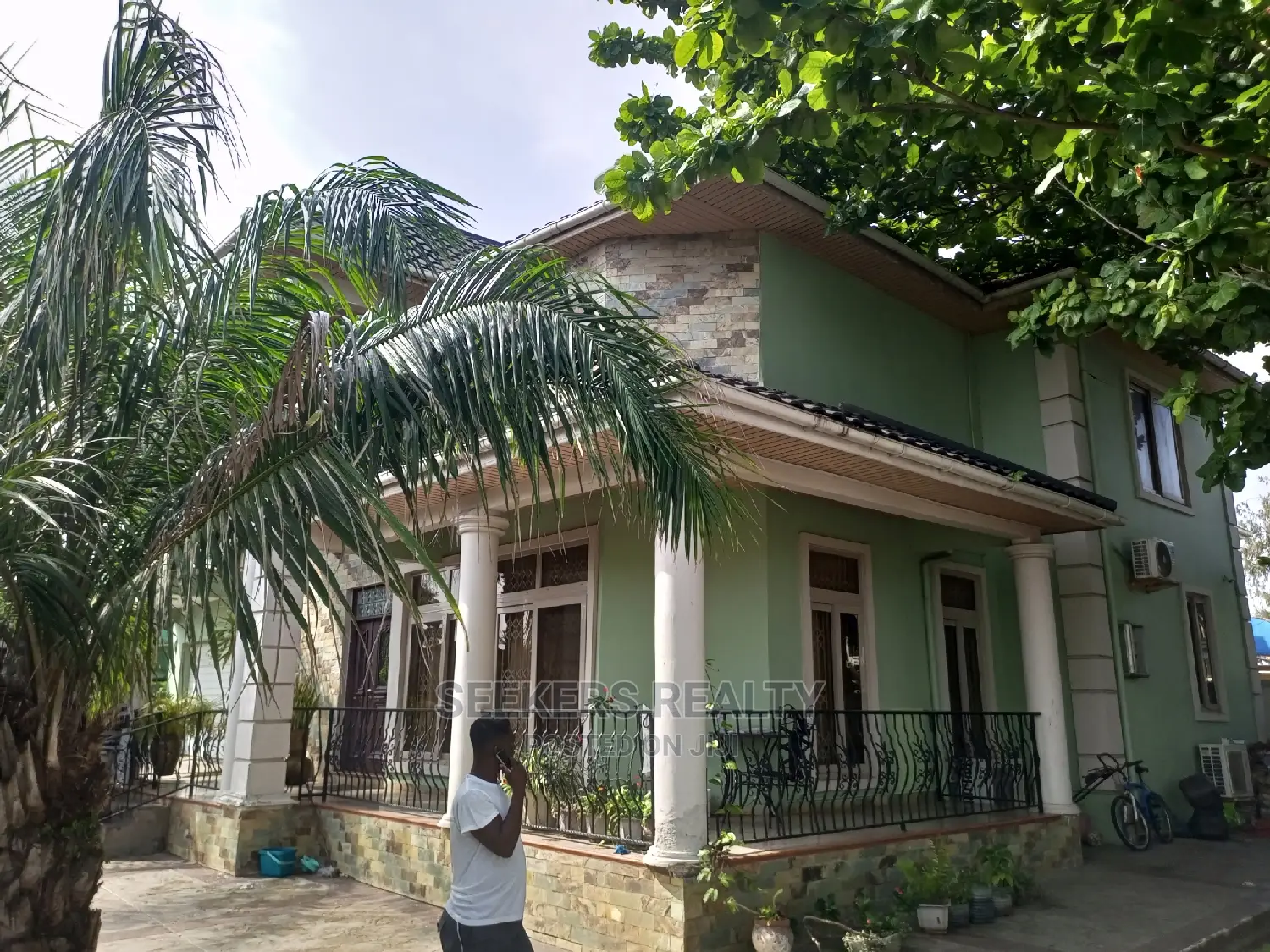 Furnished 4bdrm House in Seekers Realty, Cantonments for Sale in Cantonments