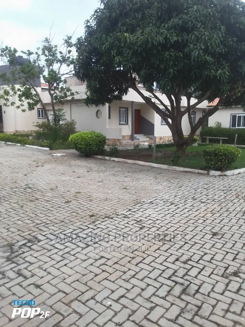2plots of Land for Sale Cantonments°Bank Hospital*Land Title in East Legon