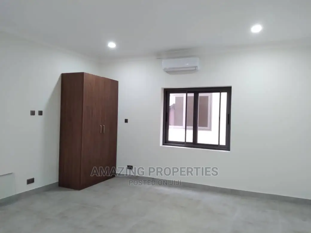 Furnished 4bdrm House in 4 Bedrooms House for Sale in Labone
