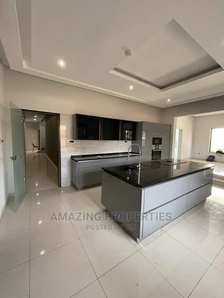 5bdrm House in for Sale 5 Bedroom for Sale in East Legon