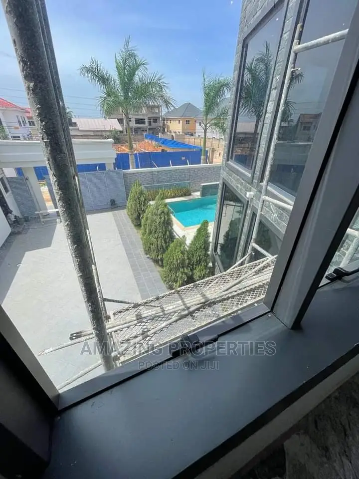 5bdrm House in for Sale 5 Bedroom for Sale in East Legon