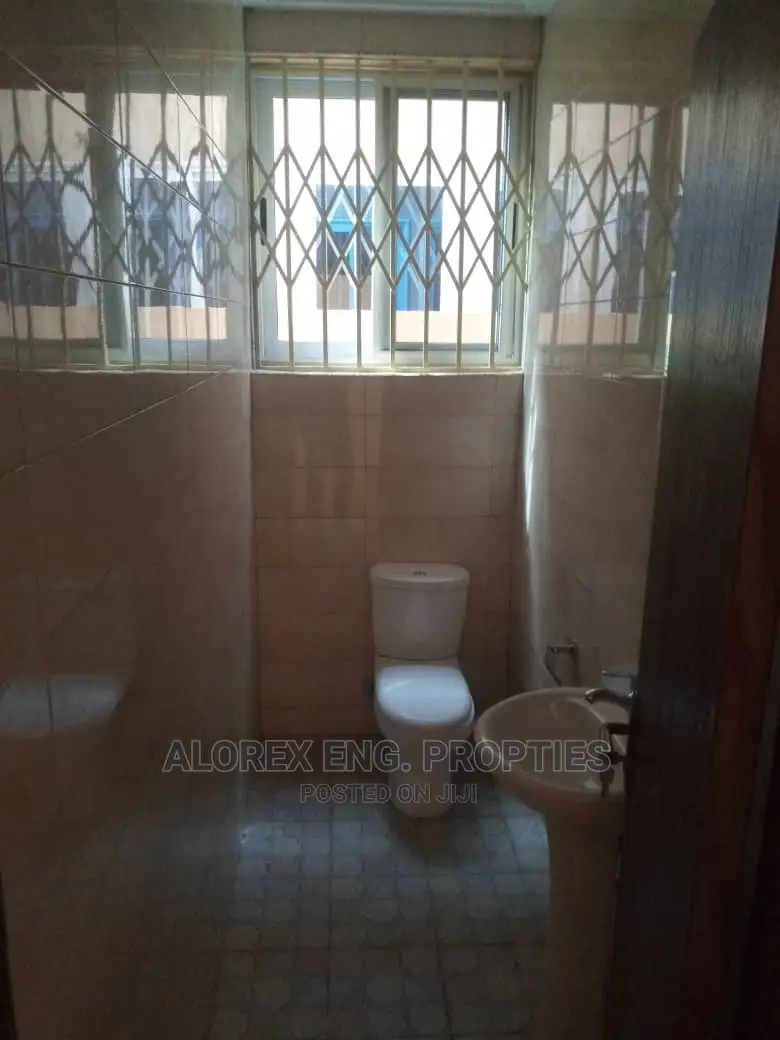 3bdrm House in Self Compound, Abokobi for rent in Abokobi