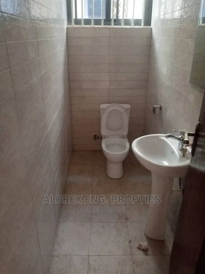 3bdrm House in Self Compound, Abokobi for rent in Abokobi