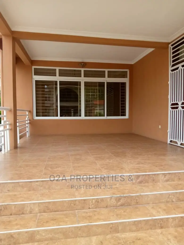 5bdrm House in Hospital Area for Rent in Hospital Area