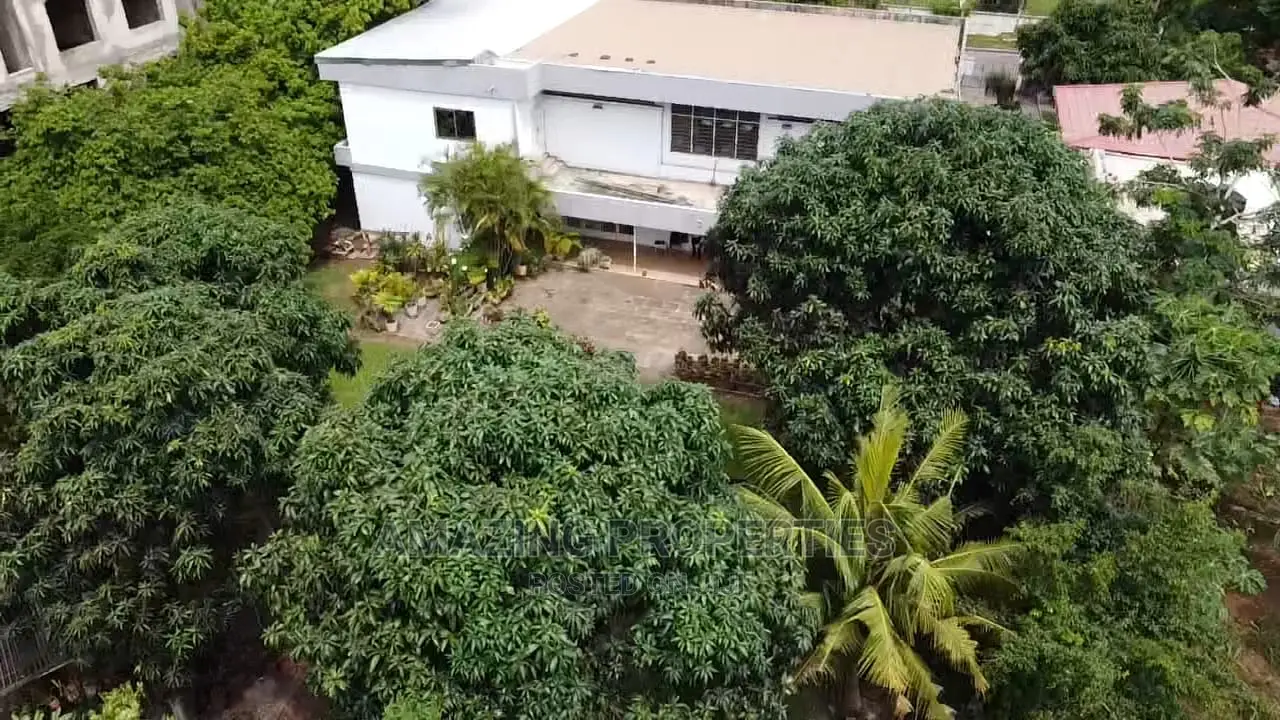 Office for Rent 5bed /3bed Boys Qut Airport Residential Area in Airport Residential Area