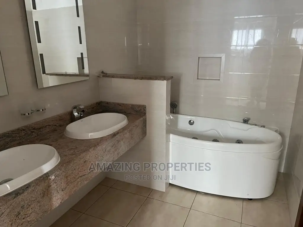 Furnished 4bdrm Townhouse/Terrace in East Cantonments for Rent in Cantonments