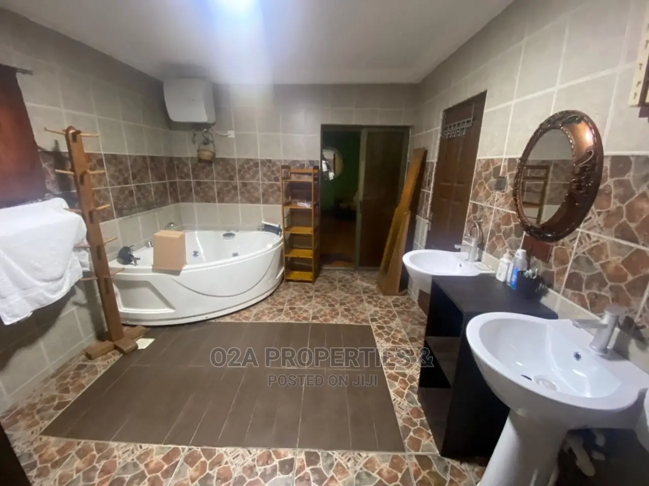 4bdrm House in Junction Mall Area for Sale in Junction Mall Area