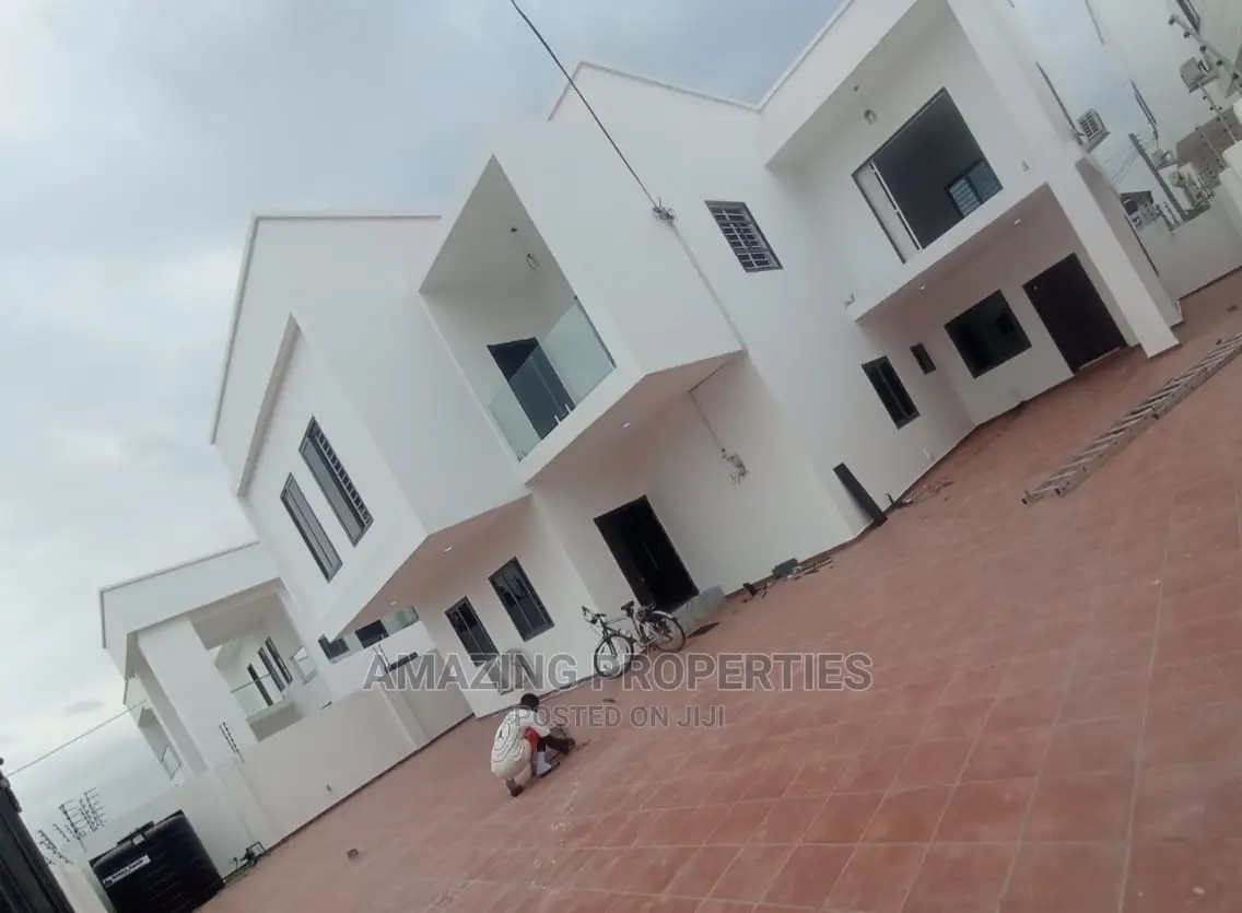 4bdrm House in Lake Side Estate for Sale in Lake Side Estate