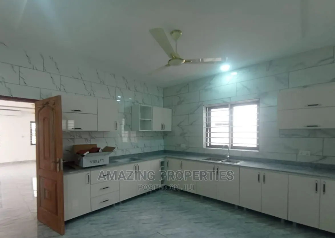 4bdrm House in Lake Side Estate for Sale in Lake Side Estate
