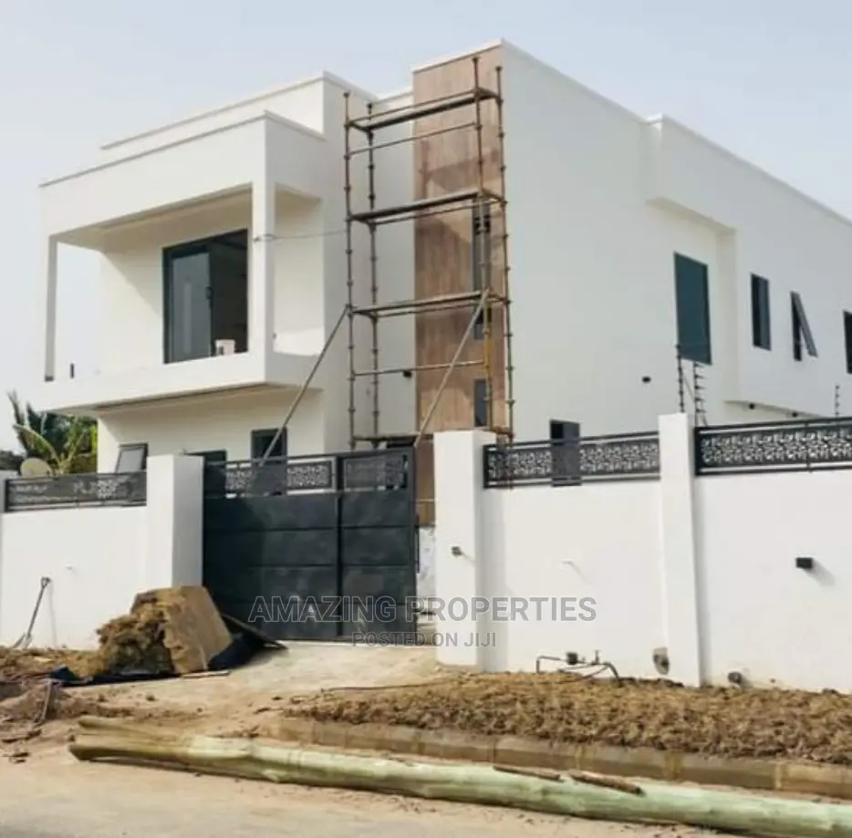 4bdrm House in Spintex Batsonaa for sale in Spintex
