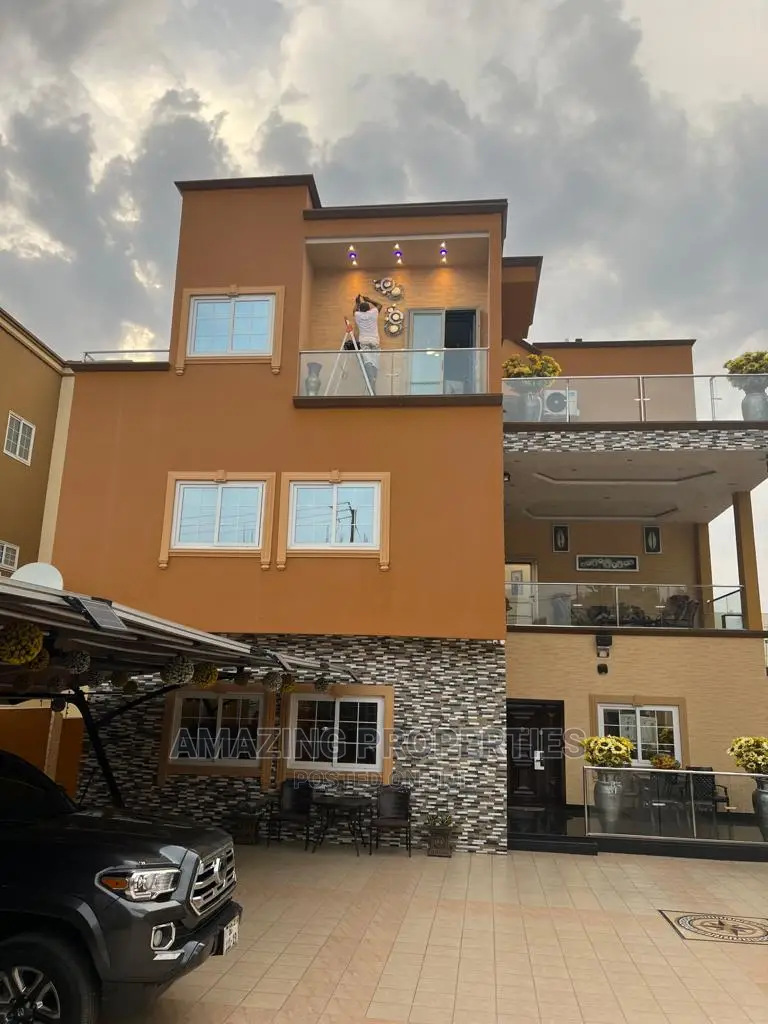 Furnished 6bdrm House in 6 Bedrooms Fully for Sale in East Legon