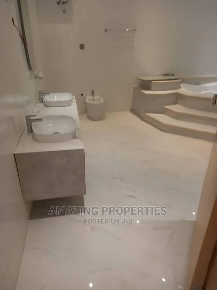 5bdrm House in East Legon for Sale in East Legon