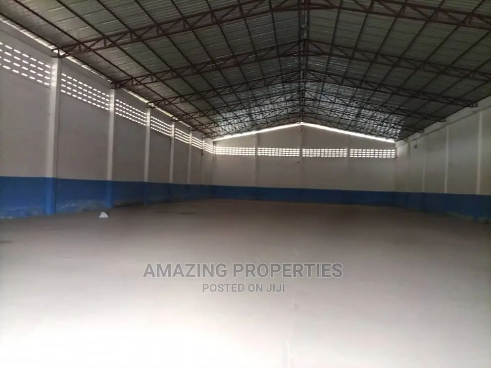 For Rent 1000sqm Were House in Spintex
