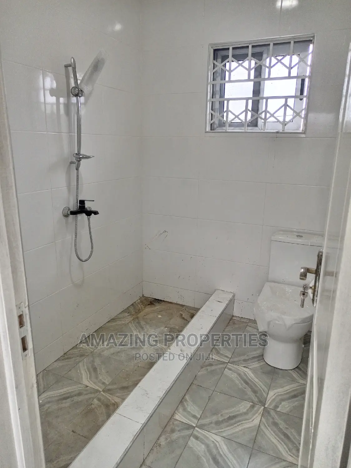 For Rent 1000sqm Were House in Spintex