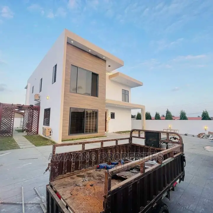 4bdrm House in Spintex for Sale in Spintex