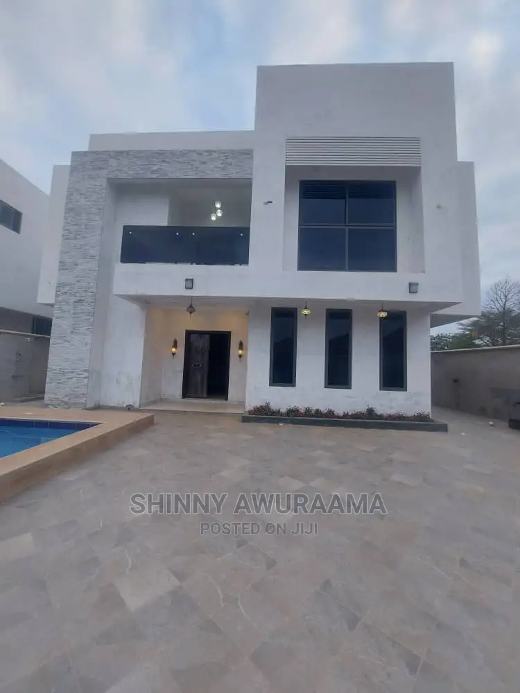 4bdrm House in Ashaley Botwe, School Junction for sale in School Junction