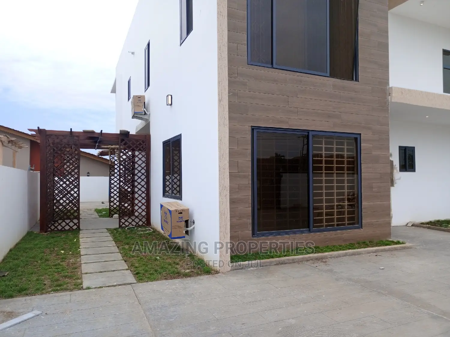 4bdrm House in Amazing Properties, Spintex for Sale in Spintex