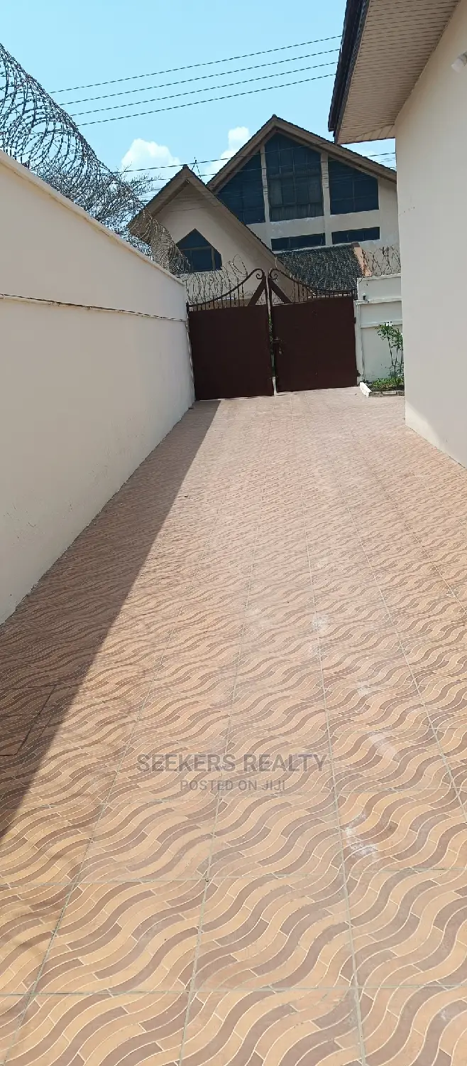 7bdrm House in Seekers Realty, Cantonments for rent in Cantonments