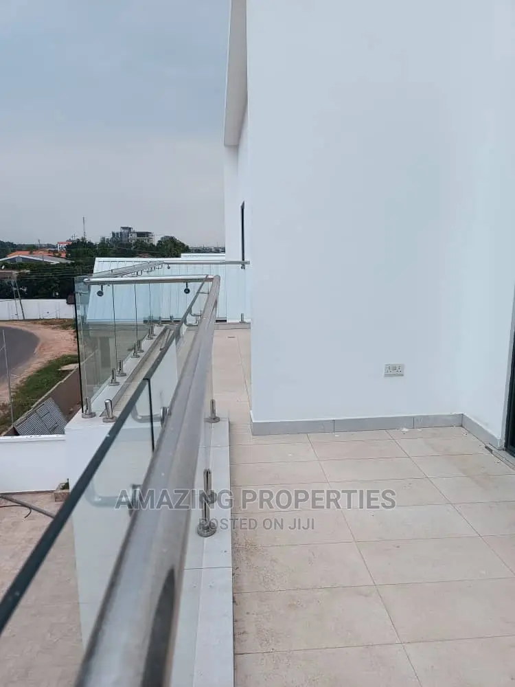 5bdrm House in 5 Bedroom Self for Sale in Airport Residential Area
