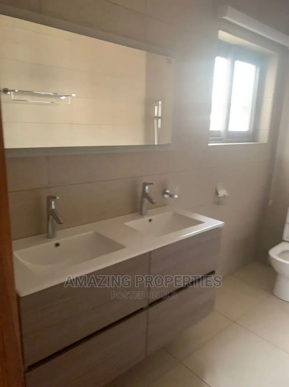 5bdrm House in 5 Bedroom Self for Sale in Airport Residential Area
