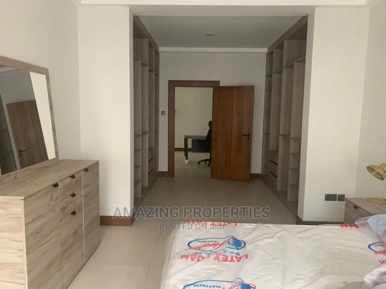 5bdrm House in 5 Bedroom Self for Sale in Airport Residential Area