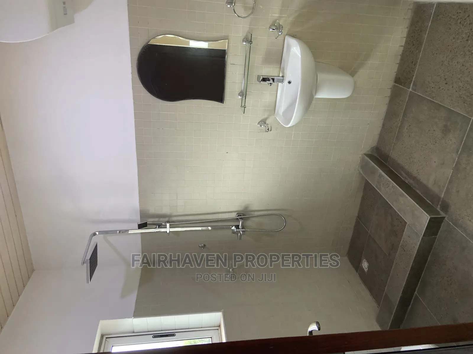 3bdrm House in Tseaddo, Teshie for Rent in Teshie