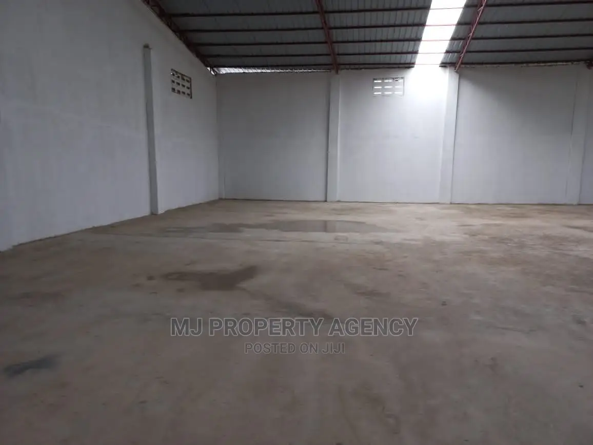 800 SQM Warehouse at North Industrial Area in North Industrial Area