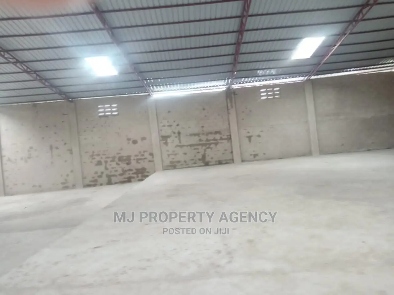 800 SQM Warehouse at North Industrial Area in North Industrial Area