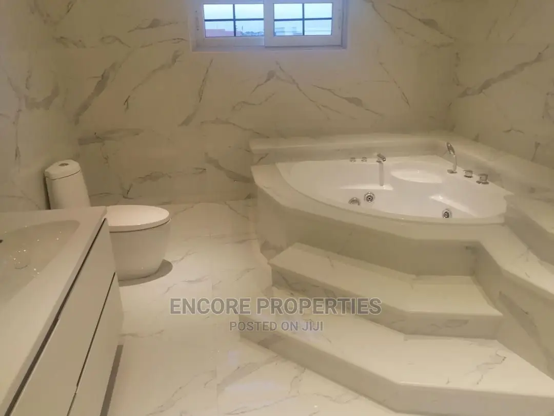 5bdrm Mansion in East Legon for Rent in East Legon