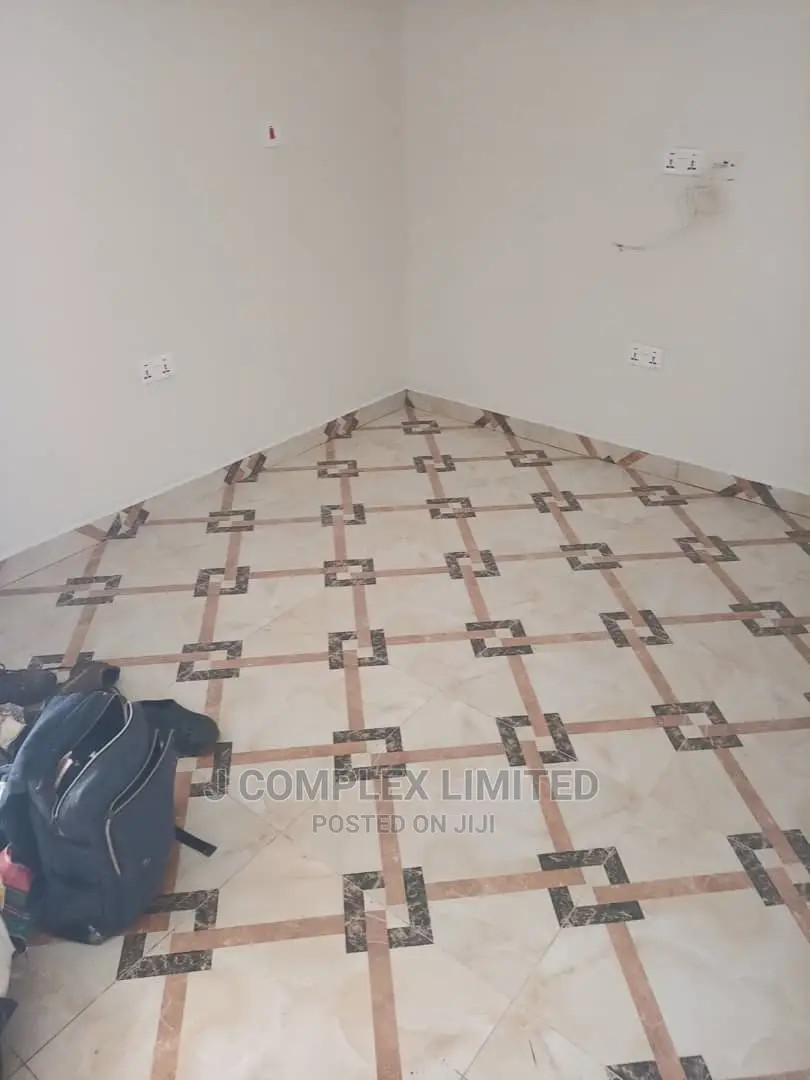 Mini Flat in Trade Fair for rent in Trade Fair