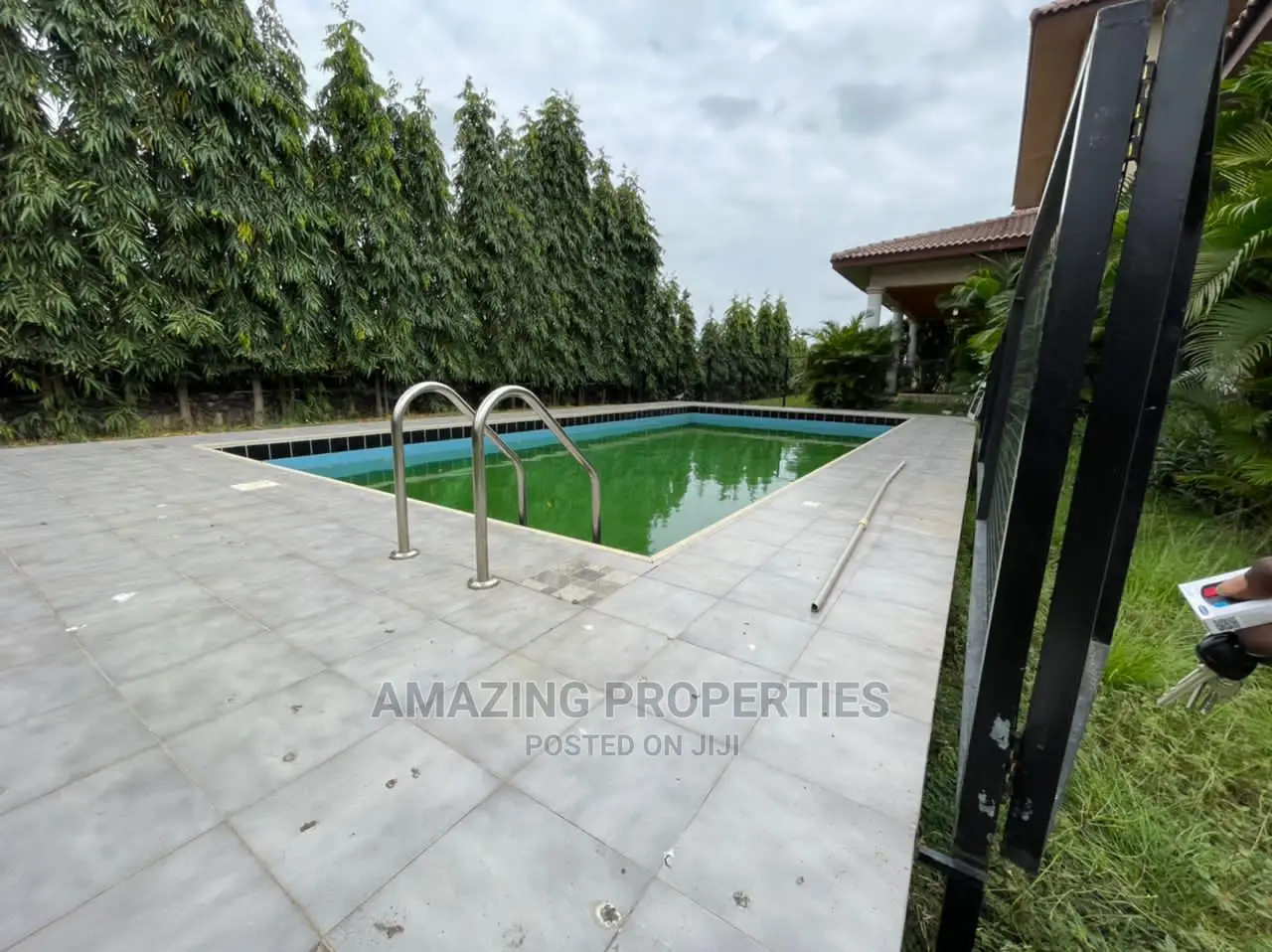5bdrm House in 5Bedrooms With Two, East Legon for Rent in East Legon