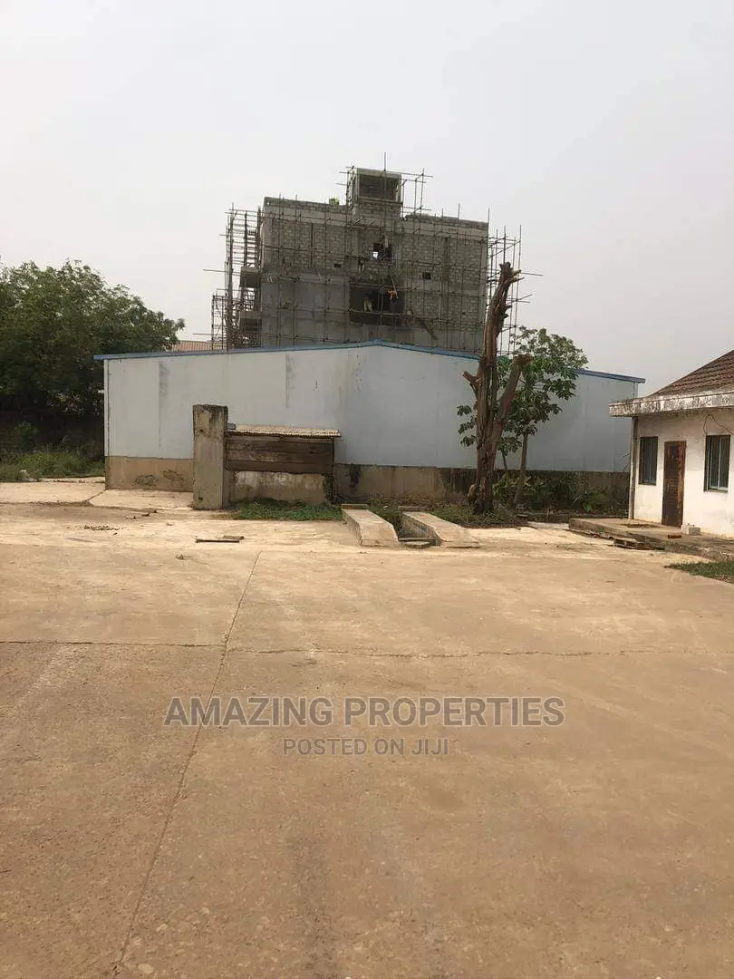 SELLING: Warehouse for Sale at Spintex Road. in Spintex