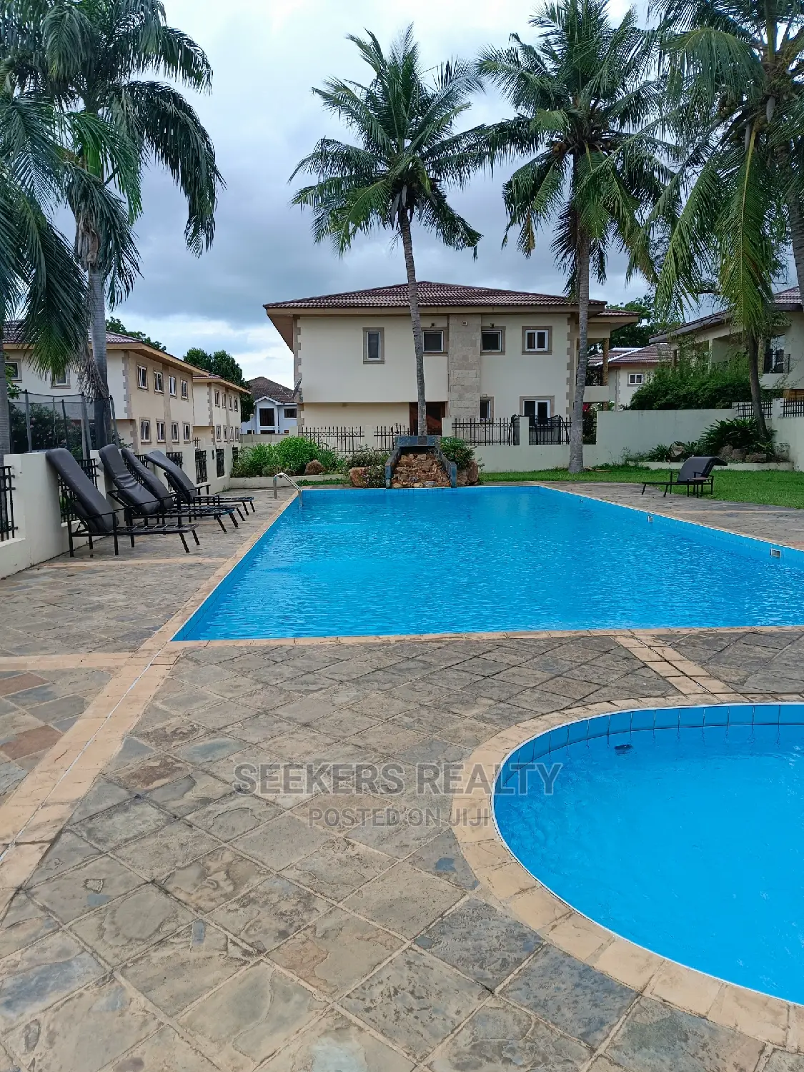 4bdrm Townhouse / Terrace in Seekers Realty, Cantonments for Rent in Cantonments