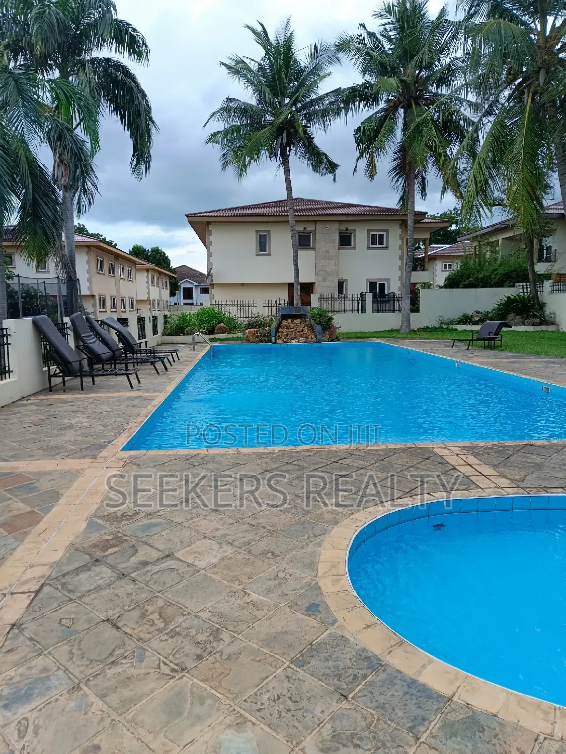 4bdrm Townhouse / Terrace in Seekers Realty, Cantonments for Rent in Cantonments