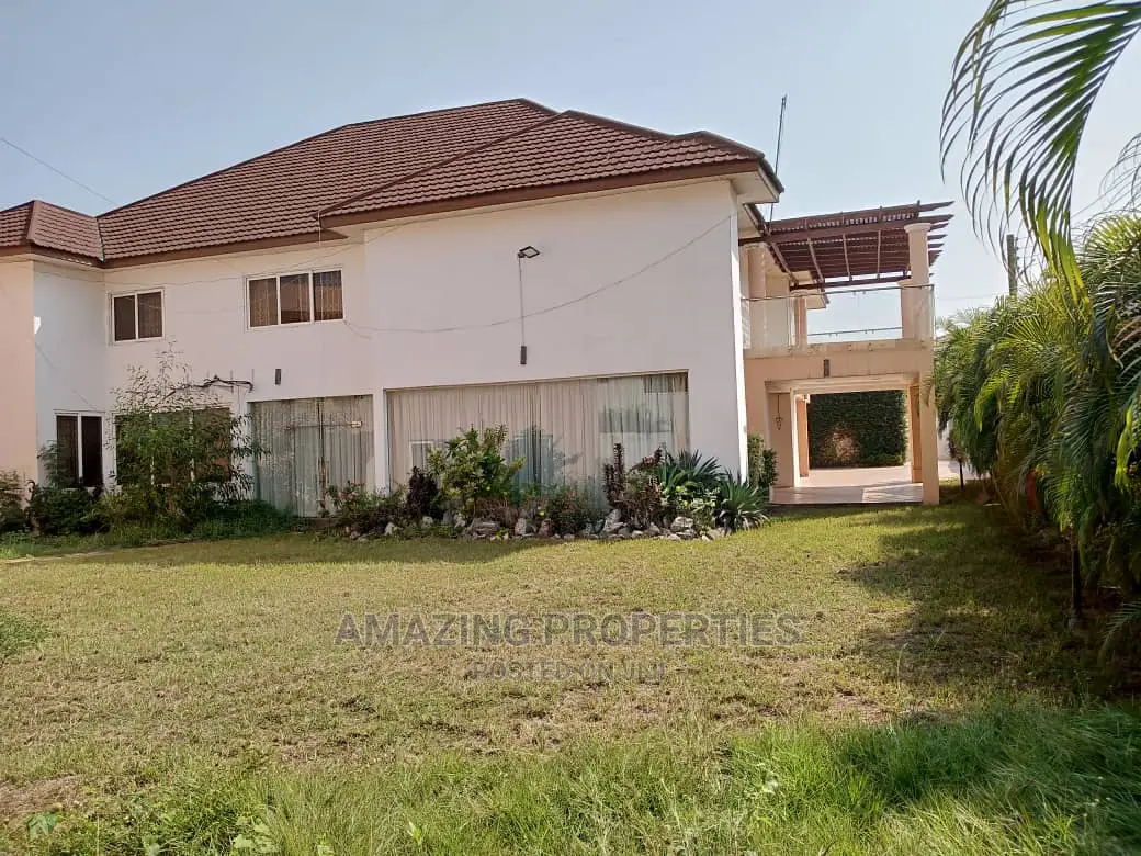 10bdrm Farm House in 23 Bedroom House* for Sale in East Legon