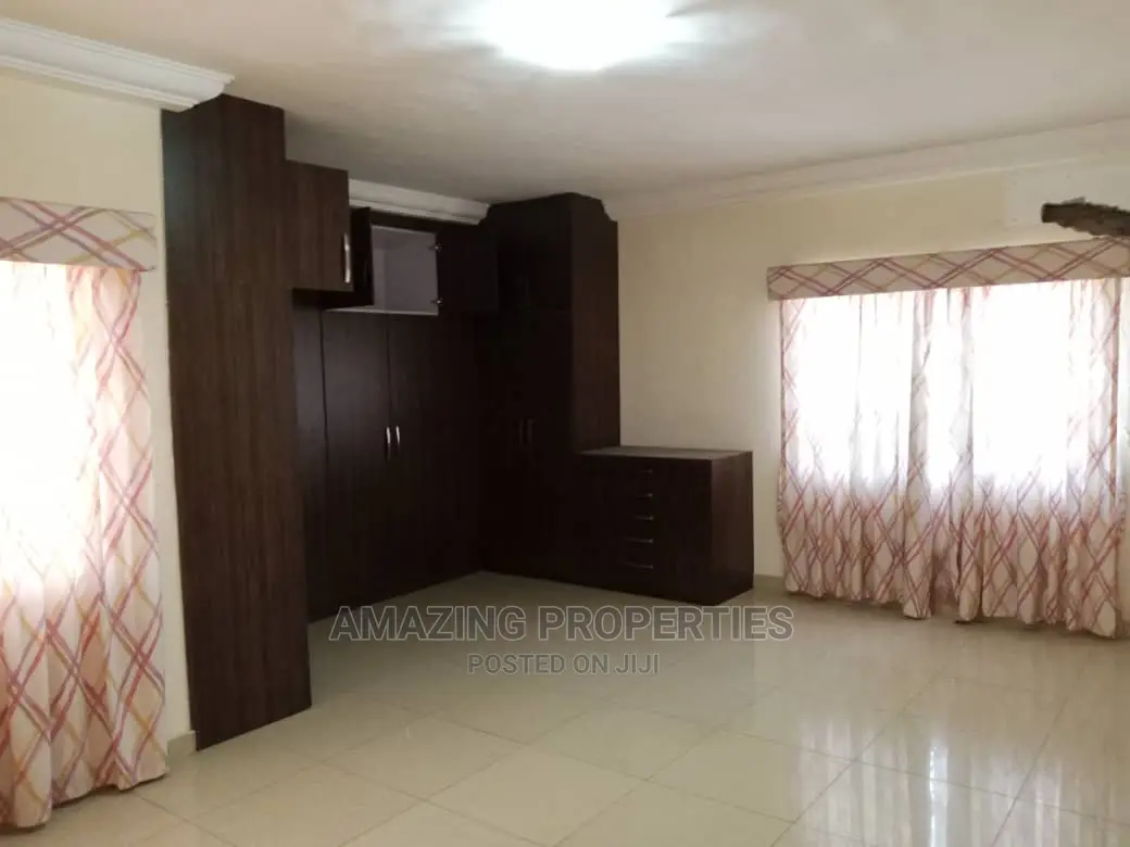 10bdrm Farm House in 23 Bedroom House* for Sale in East Legon