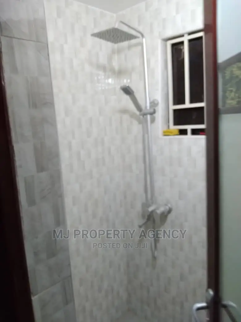 Furnished 3bdrm House in Devtraco Estate, Tema Metropolitan for sale in Tema Metropolitan