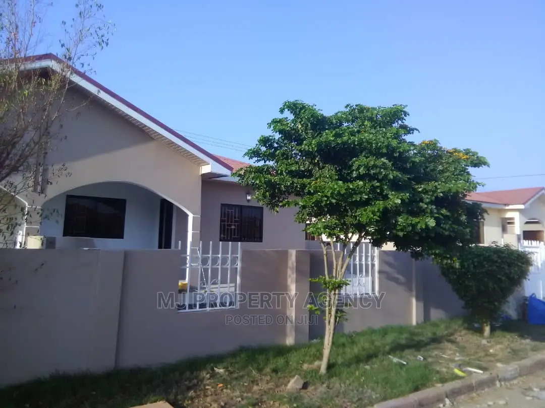 Furnished 3bdrm House in Devtraco Estate, Tema Metropolitan for sale in Tema Metropolitan