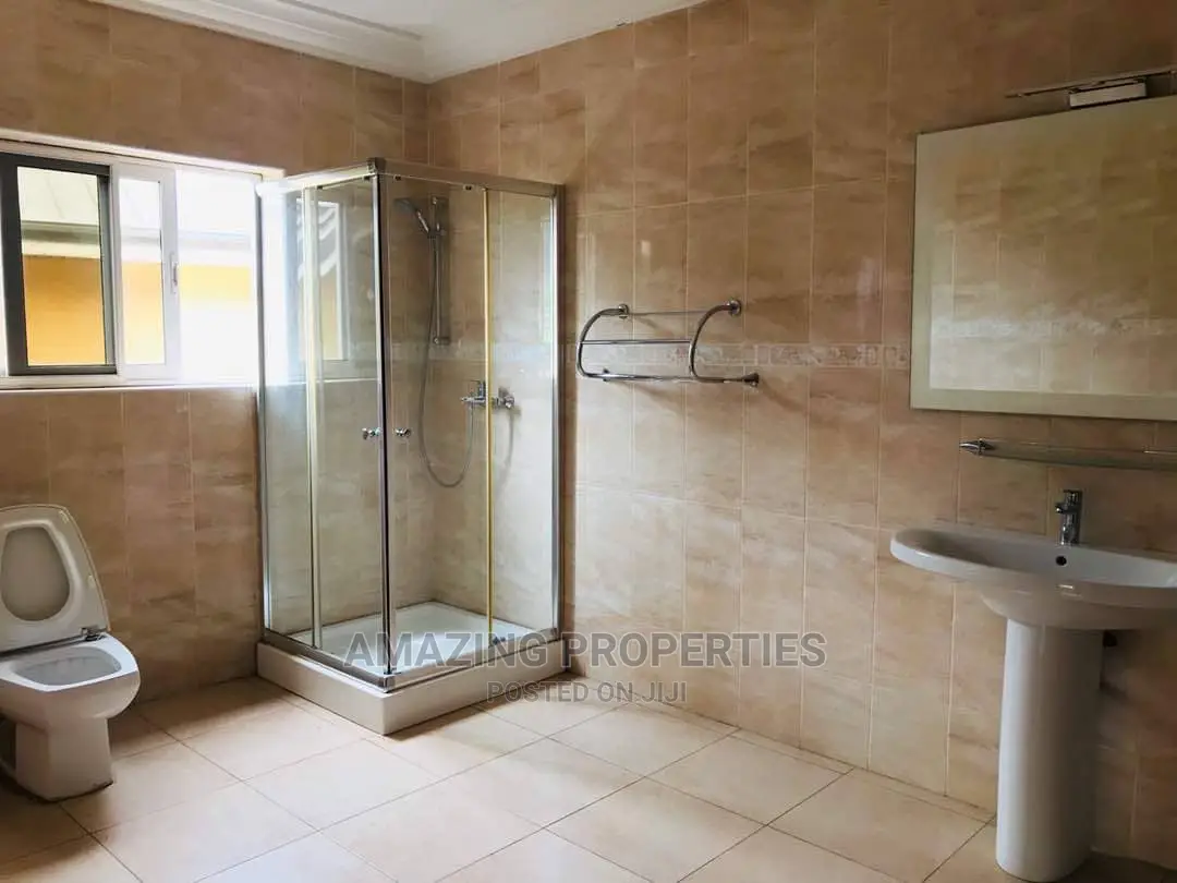 5bdrm House in Adjiringanor, Adjiriganor for Sale in Adjiriganor