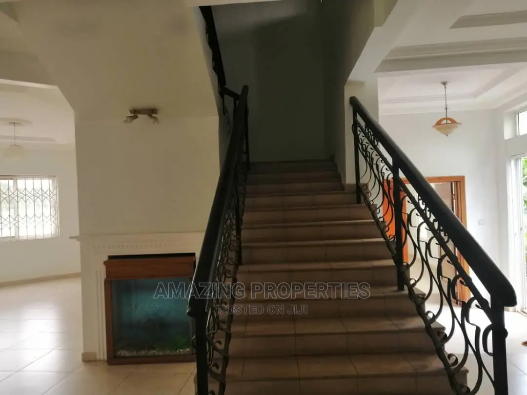 5bdrm House in Adjiringanor, Adjiriganor for Sale in Adjiriganor