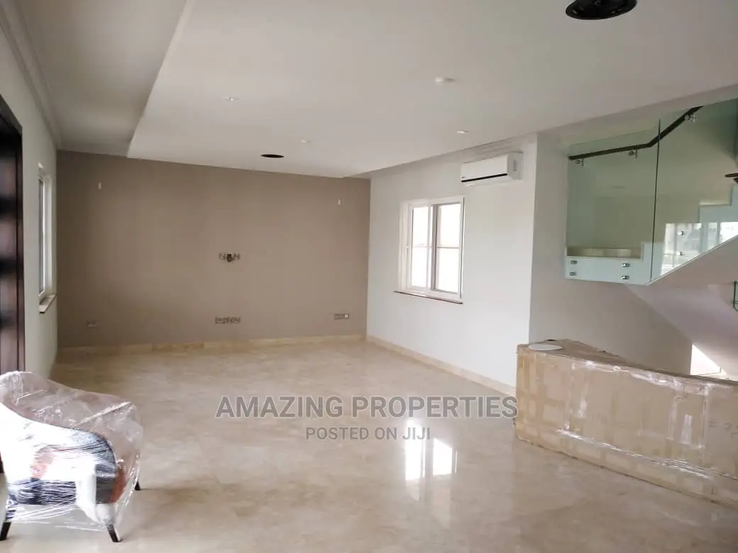 5bdrm House in Adjiringanor, Adjiriganor for Sale in Adjiriganor
