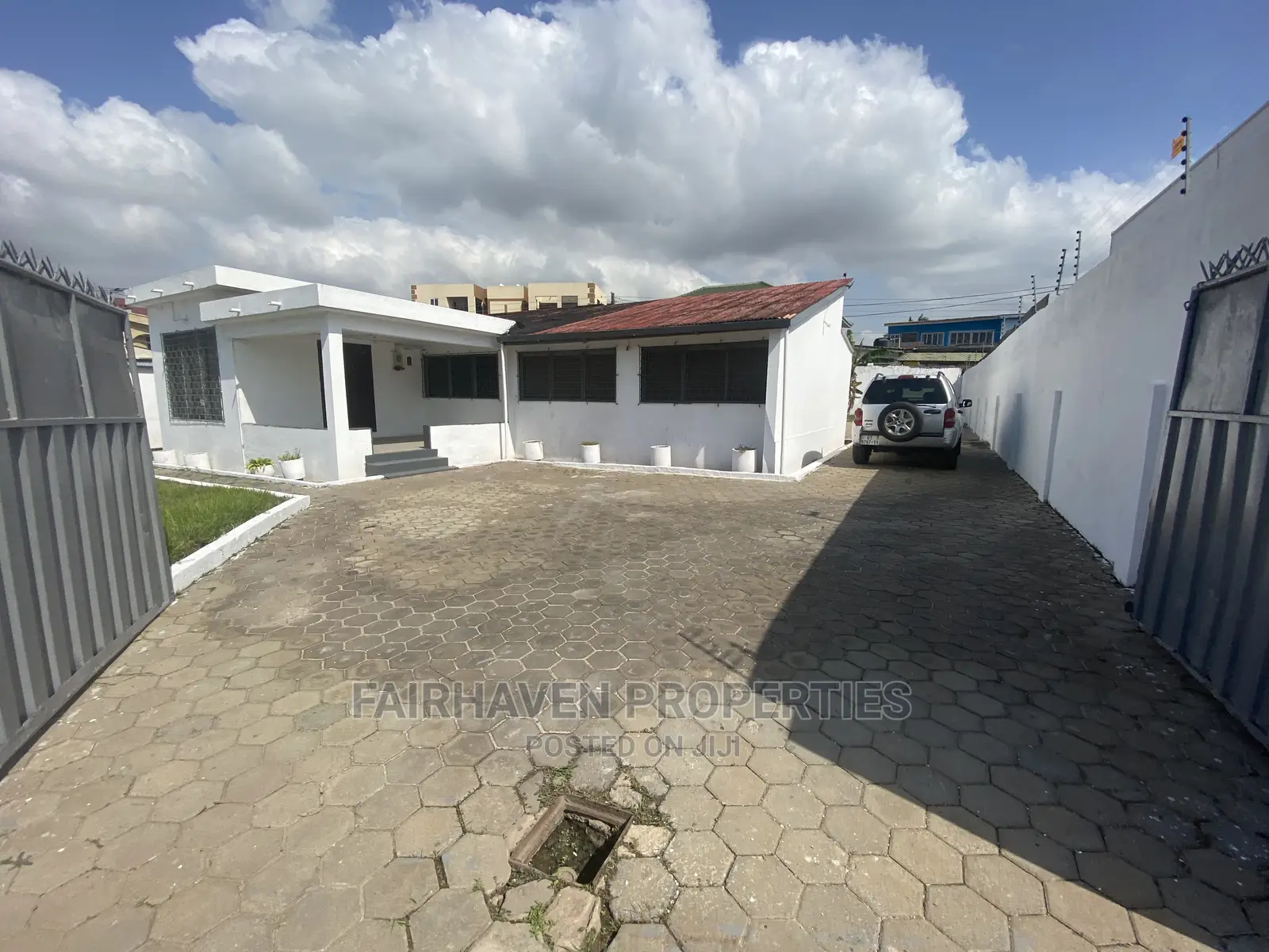 5bdrm House in Nyaniba Estate, Osu for rent in Osu
