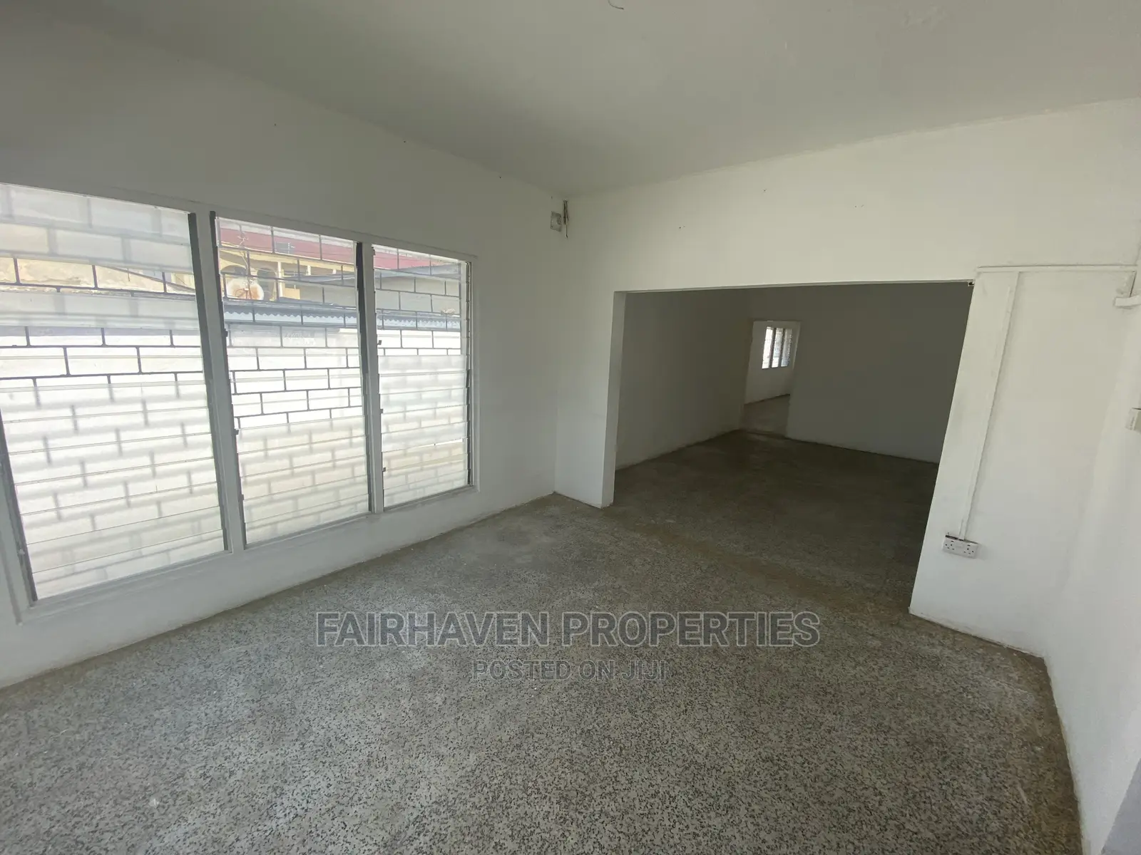 5bdrm House in Nyaniba Estate, Osu for rent in Osu