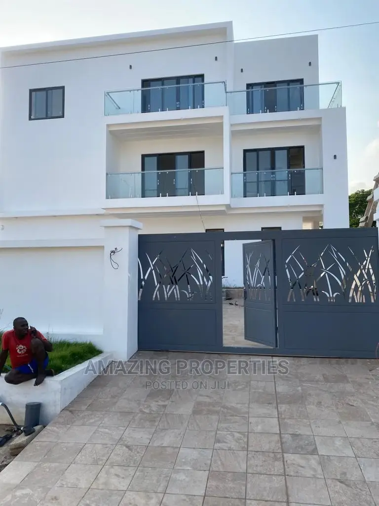 5bdrm House in Airport Residential Area for Sale in Airport Residential Area