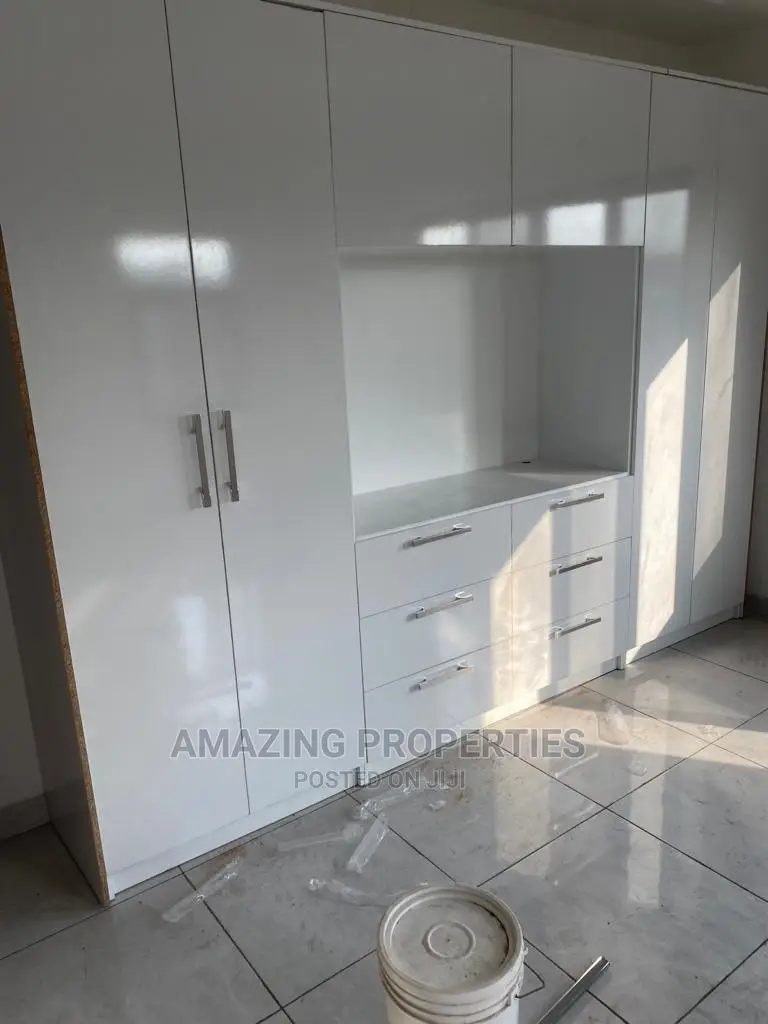 5bdrm House in Airport Residential Area for Sale in Airport Residential Area