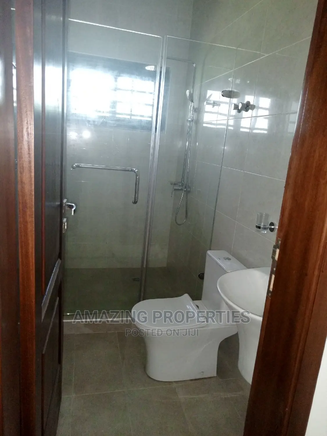 For Rent 500sqm We're House at Achimota in Achimota