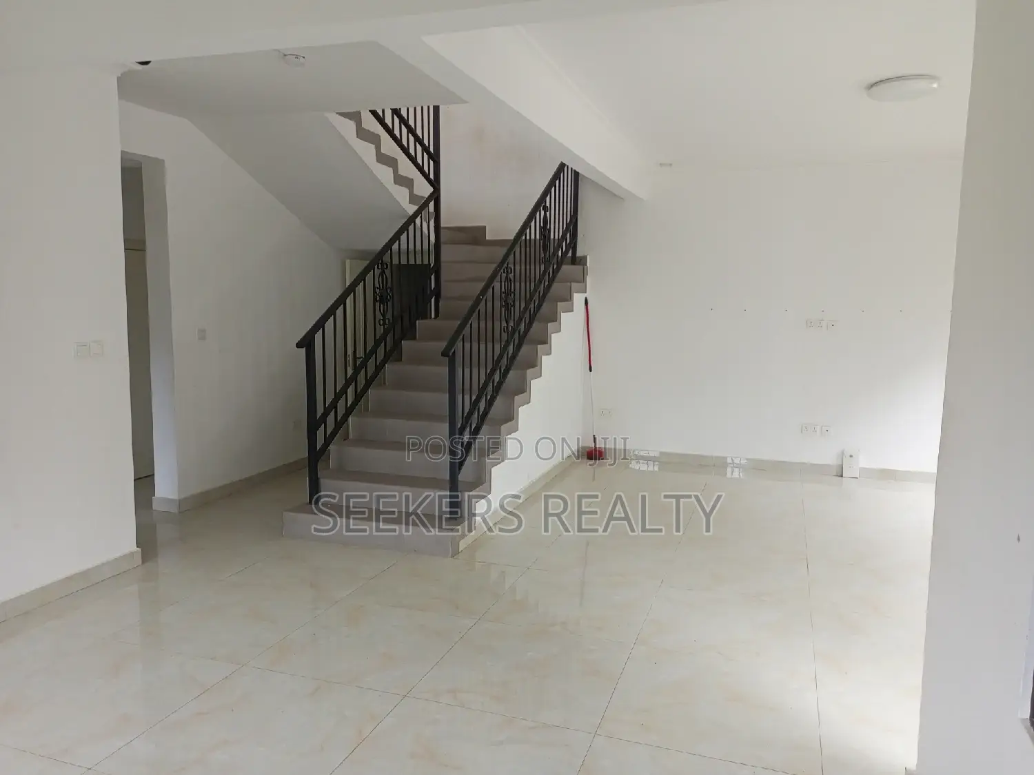 4bdrm Townhouse / Terrace in Seekers Realty, Cantonments for rent in Cantonments