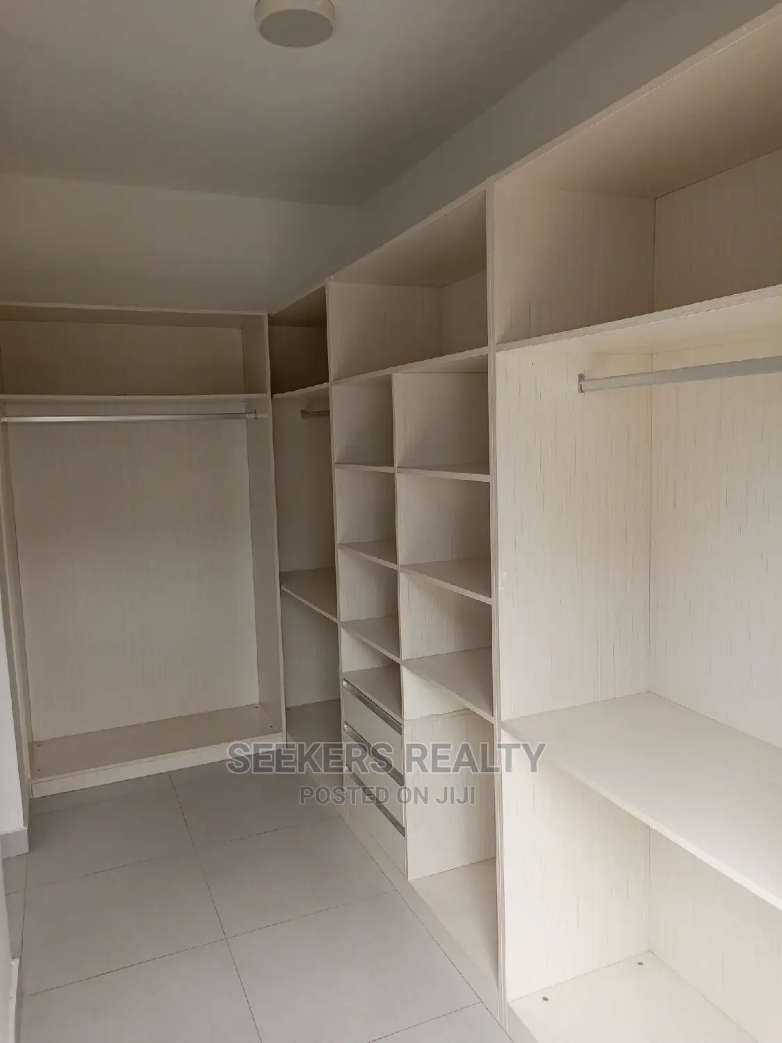 4bdrm Townhouse / Terrace in Seekers Realty, Cantonments for rent in Cantonments