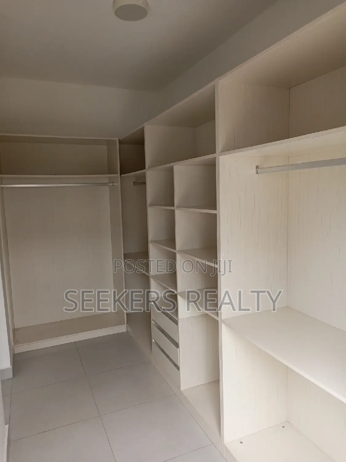 4bdrm Townhouse / Terrace in Seekers Realty, Cantonments for rent in Cantonments